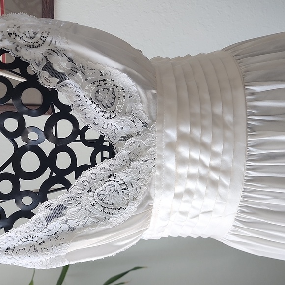 Vintage Lily Of France Night Gown - Picture 2 of 6